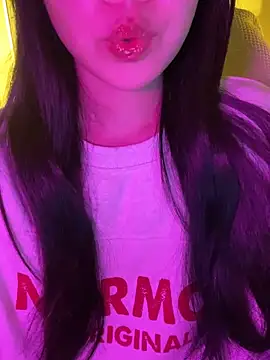 Snapshot of minmin2kk5 chatting on 11-27-25, 06:04 minmin2kk5 online show from 11-27-25, 06:04