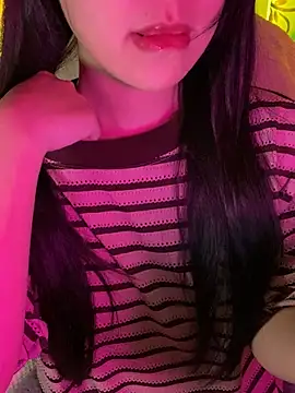 Snapshot of minmin2kk5 chatting on 11-28-25, 01:30 minmin2kk5 online show from 11-28-25, 01:30