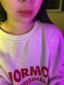 Snapshot of minmin2kk5 chatting on 12-14-25, 01:11 minmin2kk5 online show from 12-14-25, 01:11