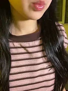 Snapshot of minmin2kk5 chatting on 12-20-25, 02:13 minmin2kk5 online show from 12-20-25, 02:13