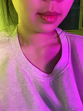 Snapshot of minmin2kk5 chatting on 12-23-25, 01:36 minmin2kk5 online show from 12-23-25, 01:36