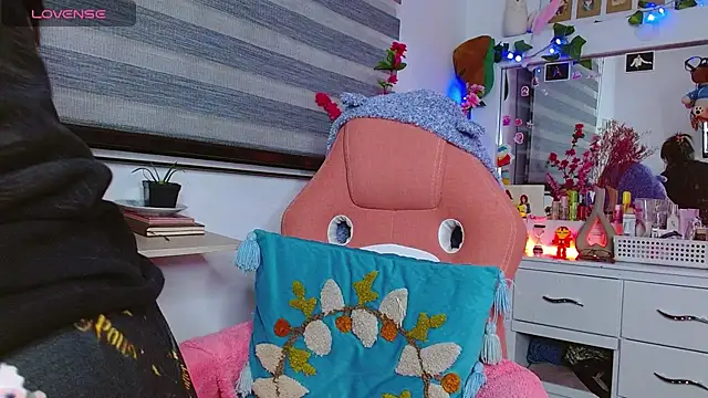 Snapshot of Littlerouse_ chatting on 01-23-25, 02:02 Littlerouse online show from 01-23-25, 02:02