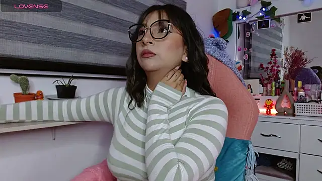 Snapshot of Littlerouse_ chatting on 01-25-25, 01:43 Littlerouse online show from 01-25-25, 01:43