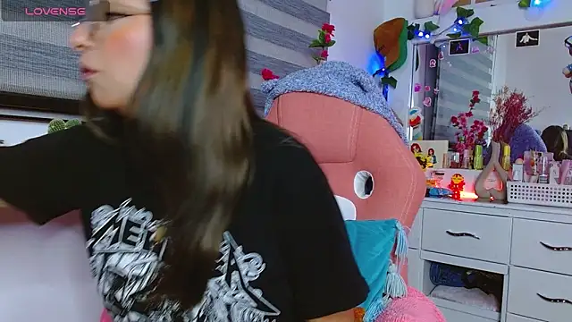 Snapshot of Littlerouse_ chatting on 02-01-25, 02:58 Littlerouse online show from 02-01-25, 02:58