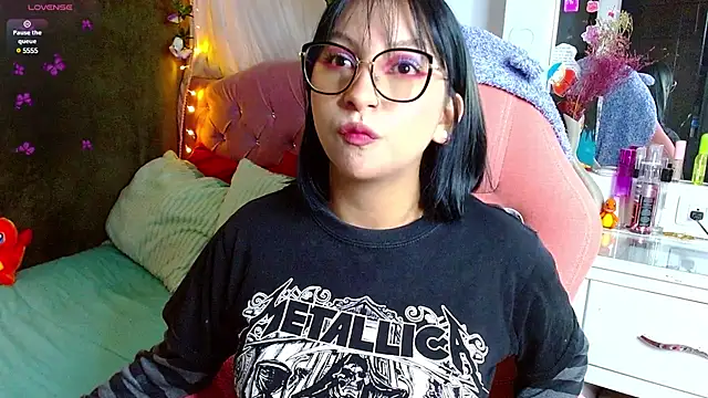 Snapshot of Littlerouse_ chatting on 03-20-25, 04:51 Littlerouse online show from 03-20-25, 04:51