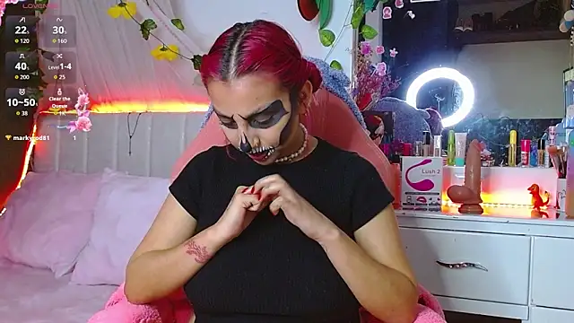 Snapshot of Littlerouse_ chatting on 10-13-25, 06:35 Littlerouse online show from 10-13-25, 06:35