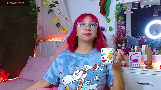 Snapshot of Littlerouse_ chatting on 10-22-25, 02:56 Littlerouse online show from 10-22-25, 02:56