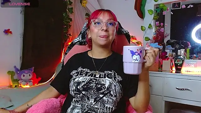 Snapshot of Littlerouse_ chatting on 12-03-25, 11:14 Littlerouse online show from 12-03-25, 11:14