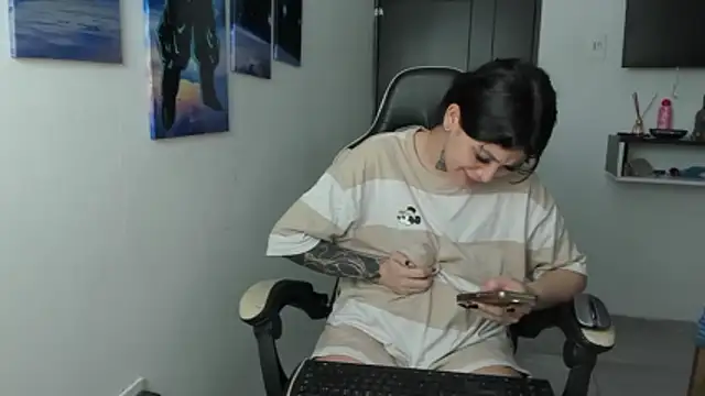 naomi berckley online show from 12-18-25, 06:41