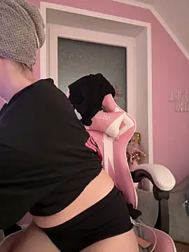 Livewithlucy online show from 03-11-26, 07:03