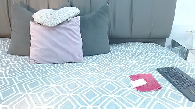 Cherllynn online show from 12-30-24, 01:36