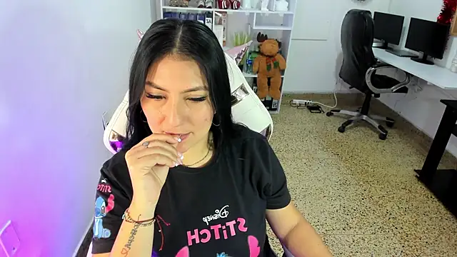 Snapshot of katya_nt chatting on 12-14-25, 02:33 katya nt online show from 12-14-25, 02:33