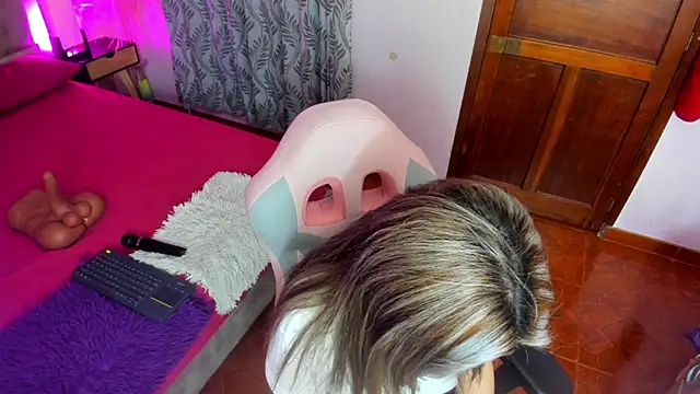 Yelena mutiz online show from 12-30-24, 01:14