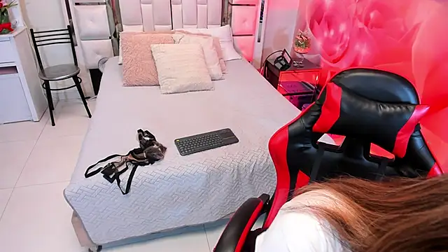 Yelena mutiz online show from 11-17-25, 01:39