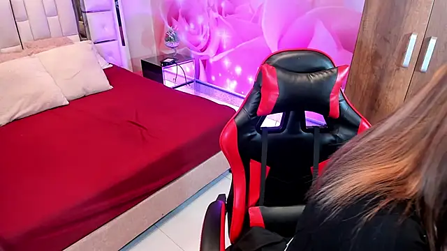 Yelena mutiz online show from 12-15-25, 01:37