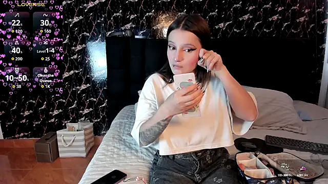 Snapshot of Elecktra_sweet chatting on 10-15-25, 07:47 Elecktra sweet online show from 10-15-25, 07:47