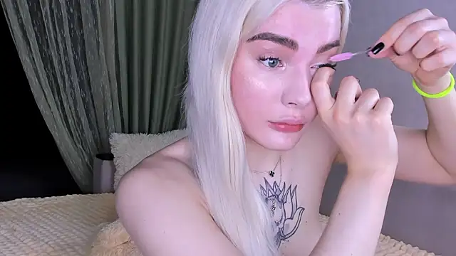 Snapshot of Sweeet_Barbie chatting on 06-14-26, 03:47 Sweeet Barbie online show from 06-14-26, 03:47