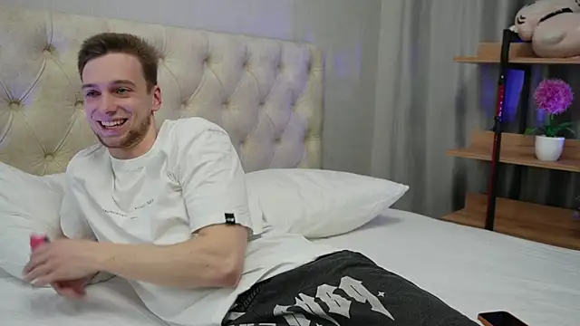 Snapshot of _Eva_Lee chatting on 02-21-25, 06:26 Eva Lee online show from 02-21-25, 06:26