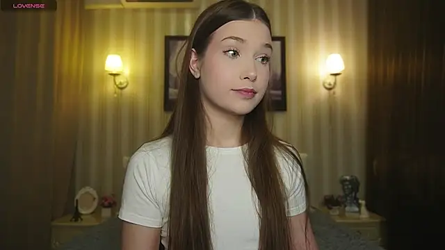 Snapshot of _Eva_Lee chatting on 10-06-25, 08:17 Eva Lee online show from 10-06-25, 08:17