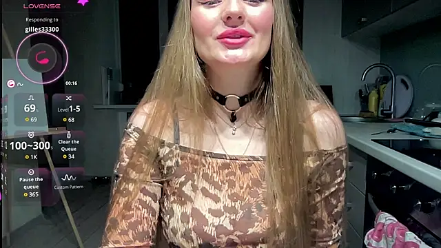 Snapshot of Viola_sweet chatting on 03-09-25, 10:41 Viola sweet online show from 03-09-25, 10:41