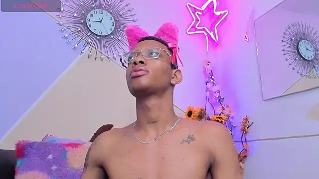 Tiffany Valentine15 online show from 09-18-25, 01:02