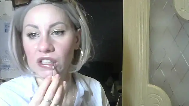 Snapshot of TherestlessKitty chatting on 12-03-24, 06:04 TherestlessKitty online show from 12-03-24, 06:04