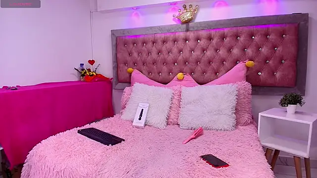 Snapshot of Tayzon_Foxxx chatting on 03-17-25, 01:08 Tayzon Foxxx online show from 03-17-25, 01:08