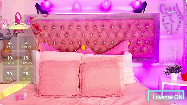 Snapshot of Tayzon_Foxxx chatting on 11-10-25, 12:48 Tayzon Foxxx online show from 11-10-25, 12:48