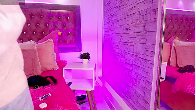 Snapshot of Tayzon_Foxxx chatting on 11-19-25, 12:27 Tayzon Foxxx online show from 11-19-25, 12:27