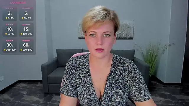 Julia Wilsone online show from 01-14-25, 02:00