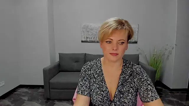 Julia Wilsone online show from 01-28-25, 09:51