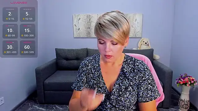 Julia Wilsone online show from 10-01-25, 05:46