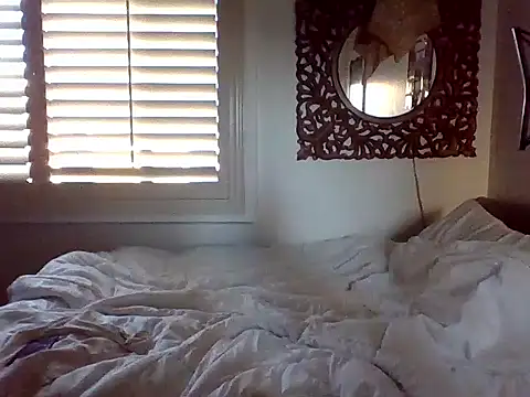 tengocanicas online show from 12-18-24, 03:33