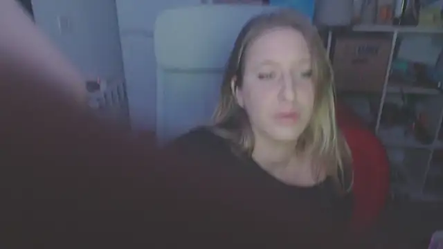 Snapshot of Pinkyladyxxx chatting on 02-06-25, 11:37 Pinkyladyxxx online show from 02-06-25, 11:37