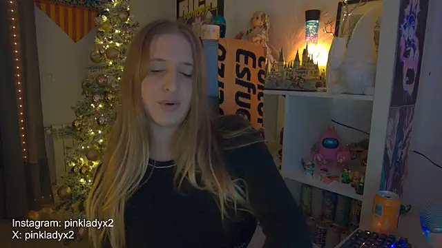 Snapshot of Pinkyladyxxx chatting on 11-23-25, 10:53 Pinkyladyxxx online show from 11-23-25, 10:53