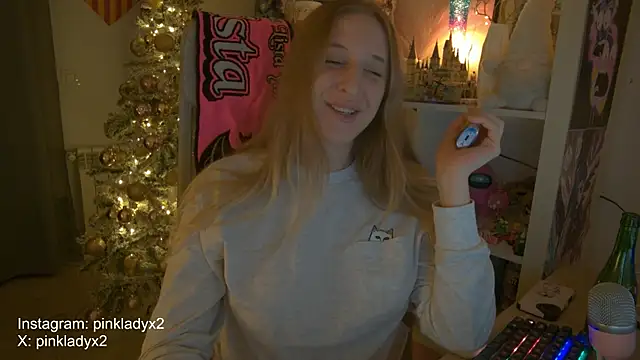 Snapshot of Pinkyladyxxx chatting on 11-30-25, 05:11 Pinkyladyxxx online show from 11-30-25, 05:11