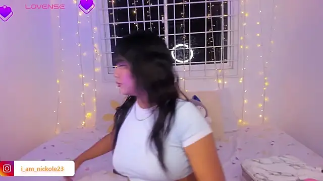 Snapshot of nicky_peyton chatting on 09-25-25, 04:05 nicky peyton online show from 09-25-25, 04:05