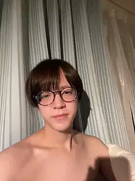 Snapshot of yuuuuma578 chatting on 03-11-25, 03:45 yuuuuma578 online show from 03-11-25, 03:45