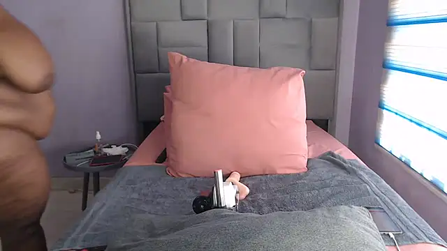 Snapshot of bustytitsxxx chatting on 10-13-25, 08:47 bustytitsxxx online show from 10-13-25, 08:47