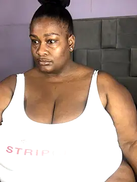 Snapshot of bustytitsxxx chatting on 10-20-25, 04:02 bustytitsxxx online show from 10-20-25, 04:02