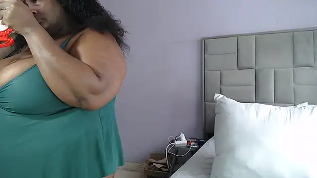 Snapshot of bustytitsxxx chatting on 11-24-25, 09:20 bustytitsxxx online show from 11-24-25, 09:20