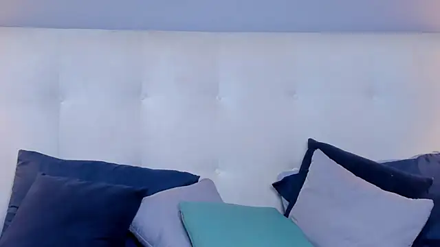 SaraaJhonsonn online show from 02-10-25, 09:25