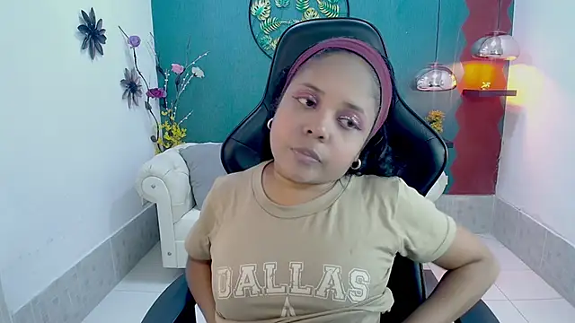 Melikasweetz online show from 02-25-26, 05:44