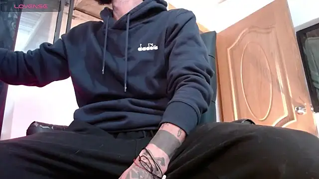 Snapshot of ren_stipee chatting on 03-02-25, 06:37 ren stipee online show from 03-02-25, 06:37