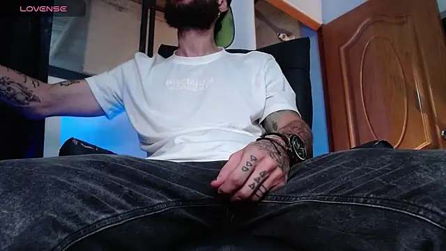 Snapshot of ren_stipee chatting on 03-03-25, 12:48 ren stipee online show from 03-03-25, 12:48