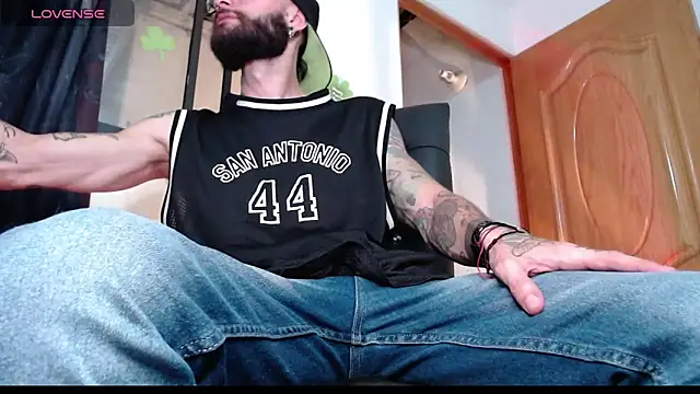 Snapshot of ren_stipee chatting on 03-18-25, 11:53 ren stipee online show from 03-18-25, 11:53