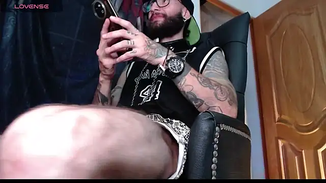 Snapshot of ren_stipee chatting on 03-20-25, 06:08 ren stipee online show from 03-20-25, 06:08