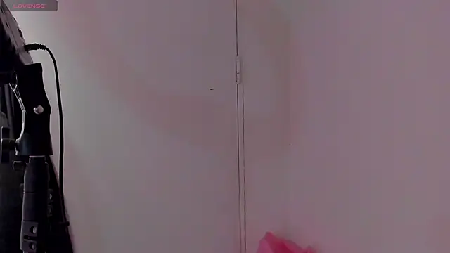 Snapshot of emma-hiill chatting on 12-21-24, 02:26 emma-hiill online show from 12-21-24, 02:26