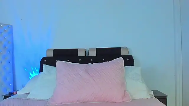 Snapshot of emma-hiill chatting on 02-15-25, 03:28 emma-hiill online show from 02-15-25, 03:28