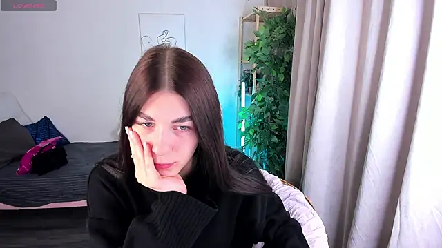 Snapshot of toooyour chatting on 10-03-25, 10:18 toooyour online show from 10-03-25, 10:18